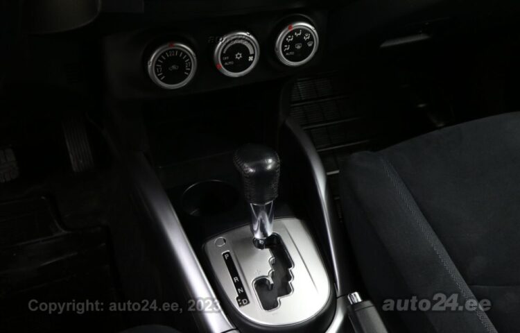 Купить б.у Mitsubishi Outlander 2.4 125 kW  цвет  года в Таллине