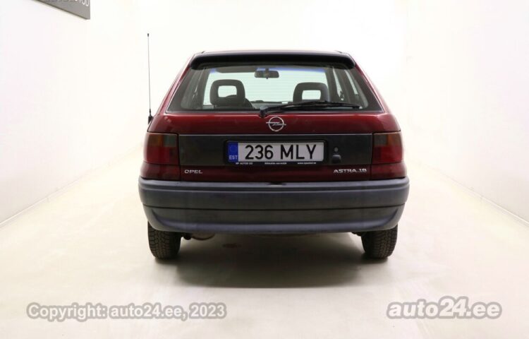 Купить б.у Opel Astra Young Timer 1.6 55 kW  цвет  года в Таллине