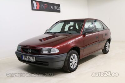 Osta käytetty Opel Astra Young Timer 1.6 55 kW 1997 väri tummanpunainen Tallinnasta
