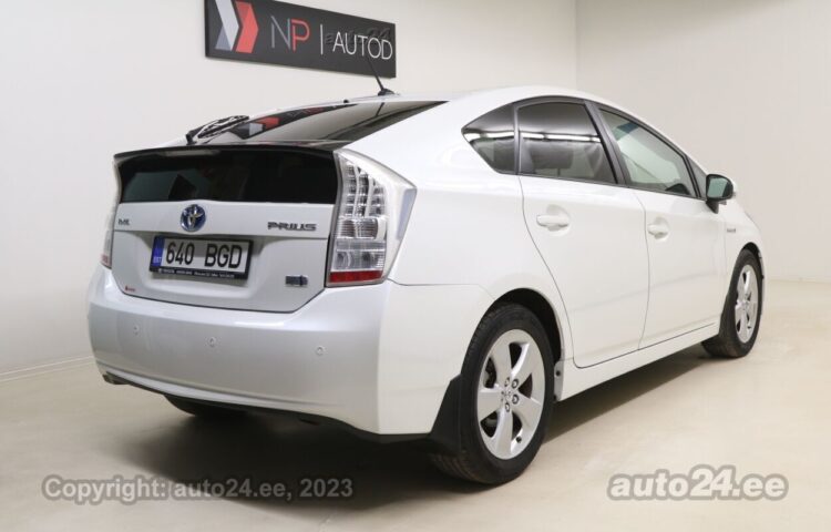 Купить б.у Toyota Prius Hybrid Synergy Drive 1.8 73 kW  цвет  года в Таллине
