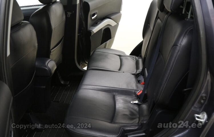 Купить б.у Mitsubishi Outlander 4WD 2.4 125 kW  цвет  года в Таллине