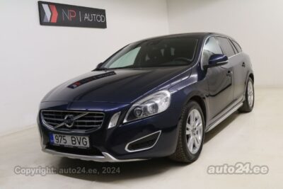 Купить б.у Volvo V60 Momentum 2.0 120 kW 2011 цвет темно-синий года в Таллине