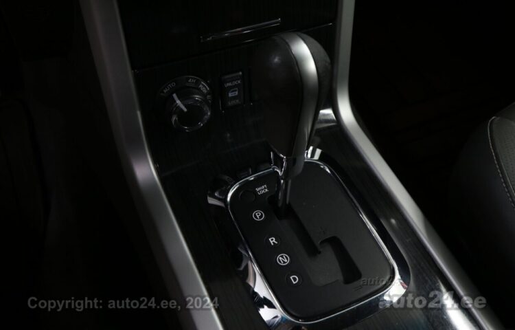 Osta käytetty Nissan Pathfinder Executive 3.0 170 kW  väri  Tallinnasta