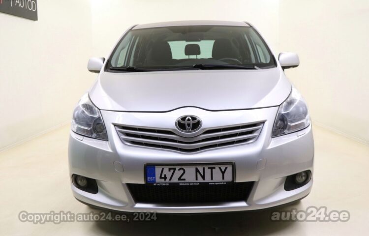 By used Toyota Verso Family 2.2 110 kW  color  for Sale in Tallinn