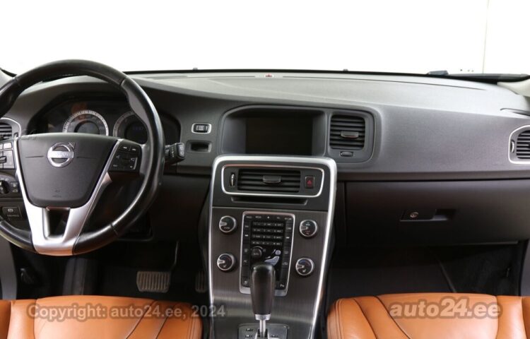 Osta käytetty Volvo V60 Summum 2.4 151 kW  väri  Tallinnasta