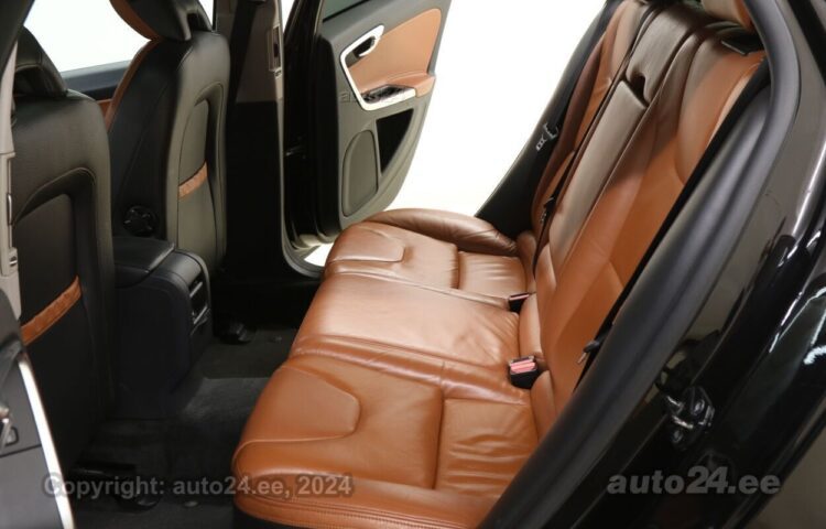 Osta käytetty Volvo V60 Summum 2.4 151 kW  väri  Tallinnasta