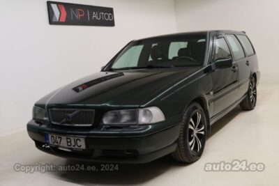 By used Volvo V70 Comfort 2.5 103 kW 2000 color dark green for Sale in Tallinn