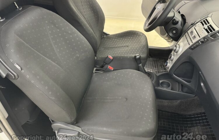 Osta käytetty Toyota Yaris Linea Sol 1.3 64 kW  väri  Tallinnasta