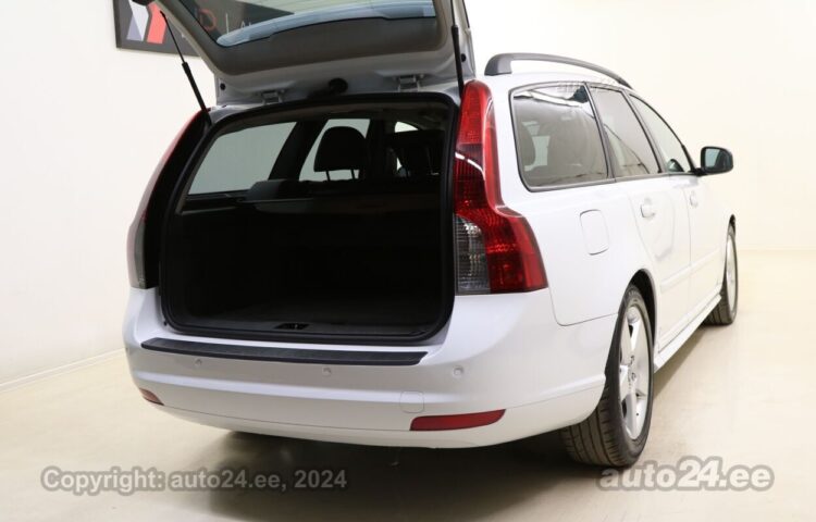 Osta käytetty Volvo V50 R-Design 2.0 100 kW  väri  Tallinnasta