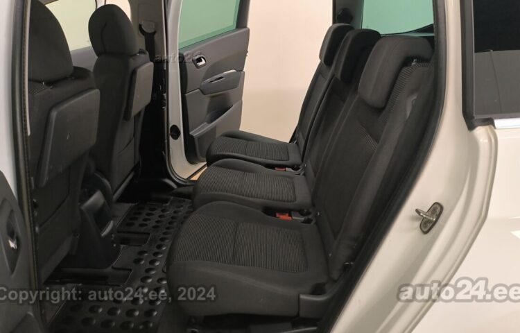 Купить б.у Peugeot 5008 Travel Edition 1.6 84 kW  цвет  года в Таллине