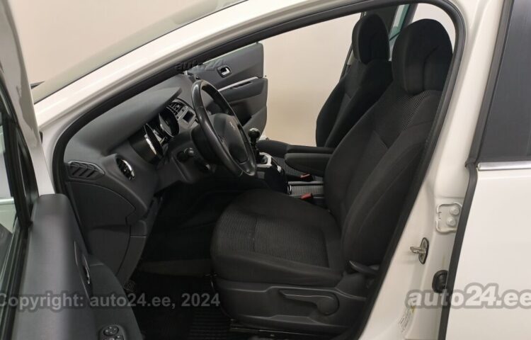 Купить б.у Peugeot 5008 Travel Edition 1.6 84 kW  цвет  года в Таллине