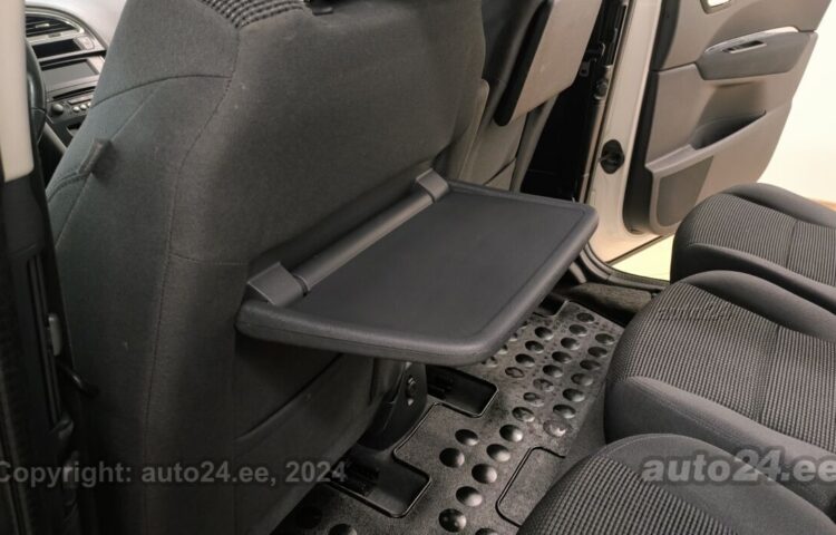 Купить б.у Peugeot 5008 Travel Edition 1.6 84 kW  цвет  года в Таллине