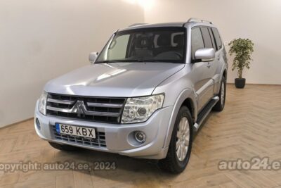 Osta kasutatud Mitsubishi Pajero Instyle 3.2 147 kW 2011 värv helehall Tallinnas