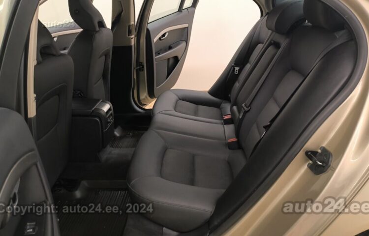 Купить б.у Volvo S80 Momentum 2.5 147 kW  цвет  года в Таллине