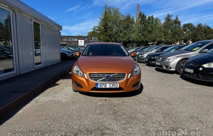 Osta käytetty Volvo S60 Individual 2.0 120 kW  väri  Tallinnasta