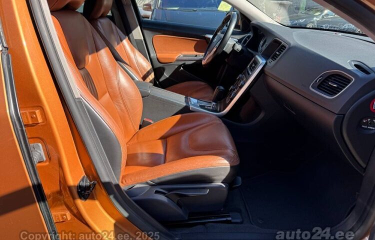 Osta käytetty Volvo S60 Individual 2.0 120 kW  väri  Tallinnasta