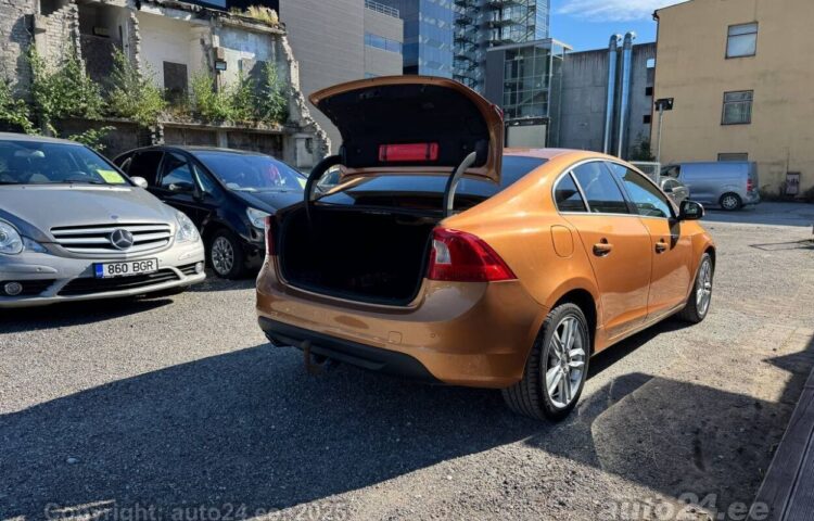 Osta käytetty Volvo S60 Individual 2.0 120 kW  väri  Tallinnasta