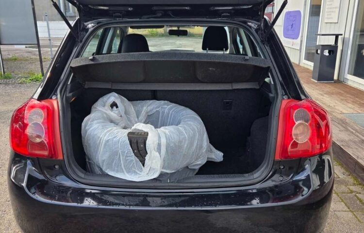 Купить б.у Toyota Auris ATM 1.4 66 kW  цвет  года в Таллине