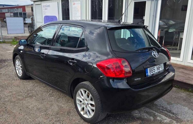 Купить б.у Toyota Auris ATM 1.4 66 kW  цвет  года в Таллине