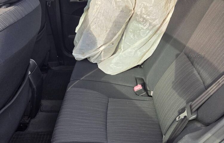 Купить б.у Toyota Auris ATM 1.4 66 kW  цвет  года в Таллине