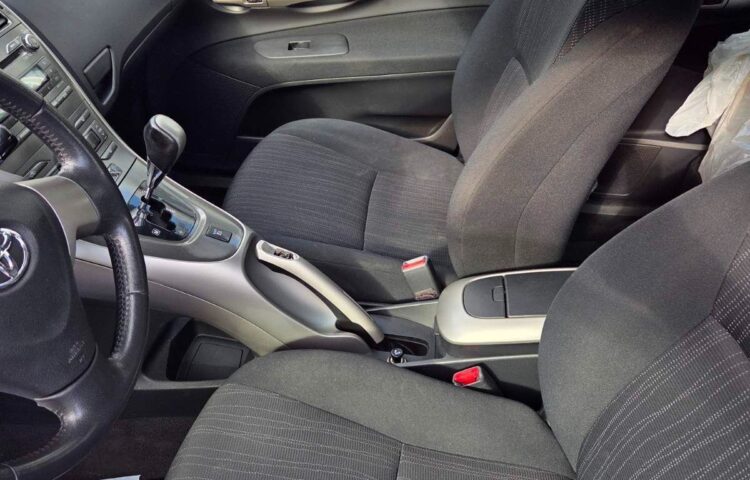 Купить б.у Toyota Auris ATM 1.4 66 kW  цвет  года в Таллине