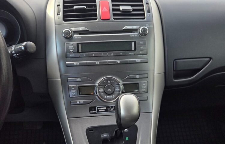 Купить б.у Toyota Auris ATM 1.4 66 kW  цвет  года в Таллине