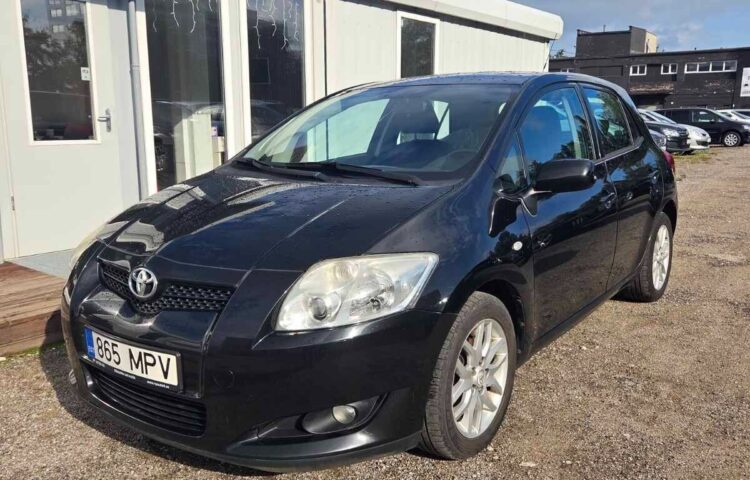 Купить б.у Toyota Auris ATM 1.4 66 kW  цвет  года в Таллине