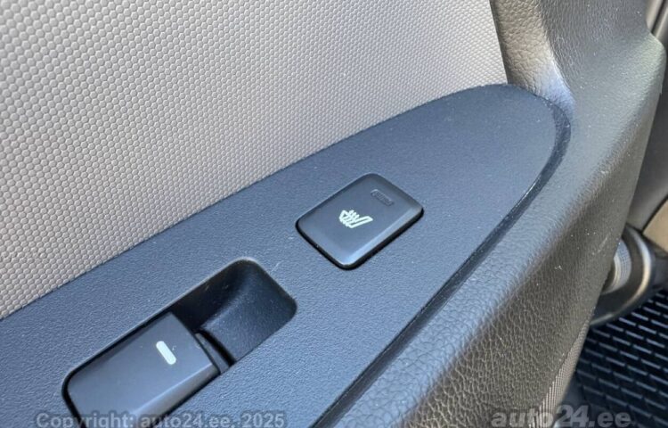 Osta käytetty Kia Sportage Deluxe edition 2.0 122 kW  väri  Tallinnasta