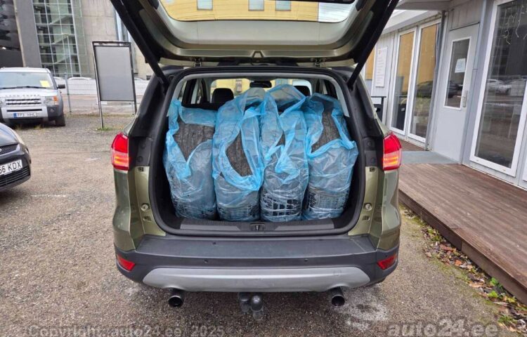 Osta kasutatud Ford Kuga Ghia 2.0 120 kW  värv  Tallinnas