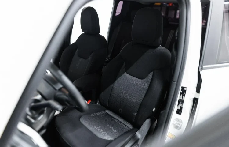 Osta kasutatud Jeep Renegade 2017 värv valge Tallinnas