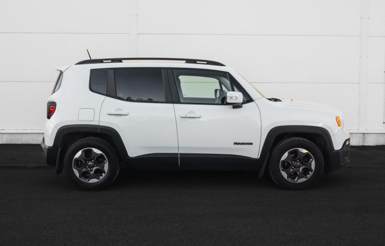 Osta kasutatud Jeep Renegade 2017 värv valge Tallinnas