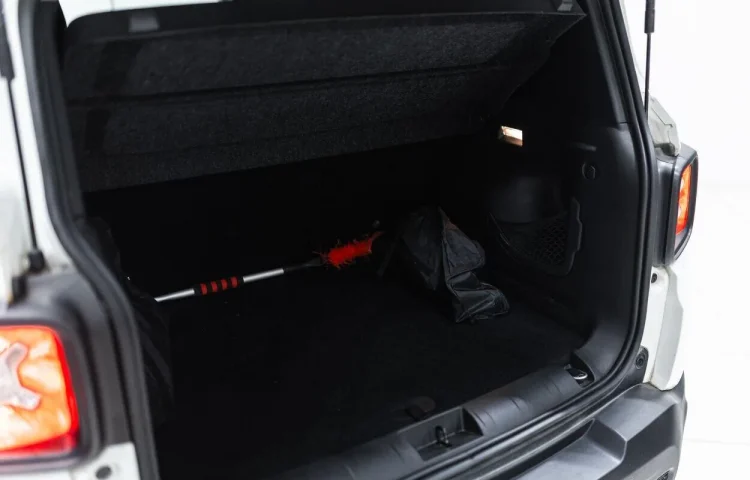 Osta kasutatud Jeep Renegade 2017 värv valge Tallinnas