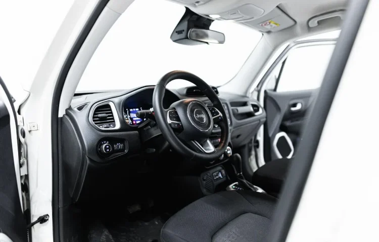 Osta kasutatud Jeep Renegade 2017 värv valge Tallinnas