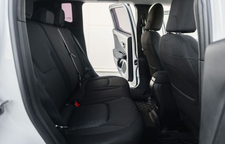 Osta kasutatud Jeep Renegade 2017 värv valge Tallinnas