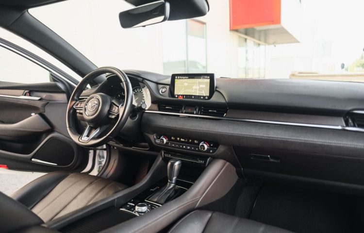 Osta kasutatud Mazda 6 2020 värv valge Tallinnas