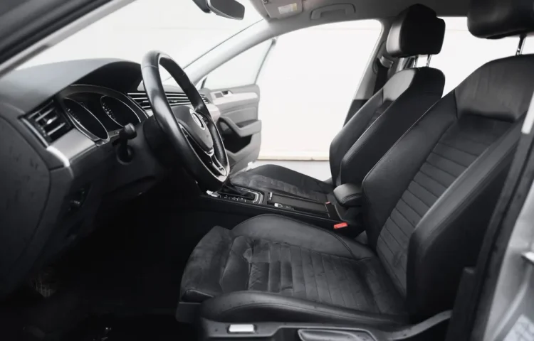 Osta kasutatud Volkswagen Passat 2016 värv hall, hõbedane Tallinnas