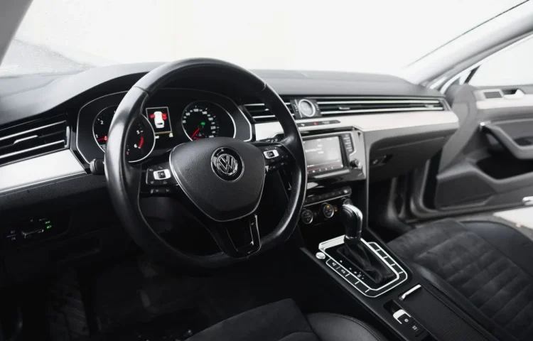 Osta kasutatud Volkswagen Passat 2016 värv hall, hõbedane Tallinnas