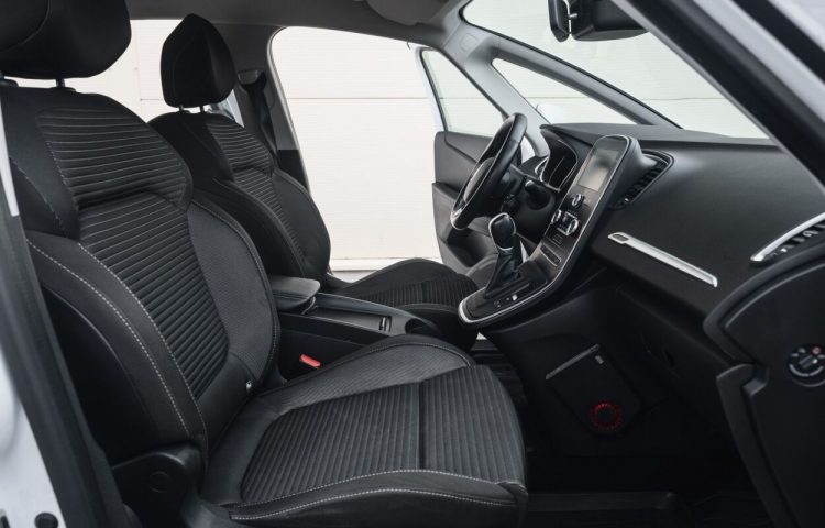Osta kasutatud Renault Scenic 2017 värv valge Tallinnas