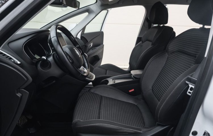 Osta kasutatud Renault Scenic 2017 värv valge Tallinnas
