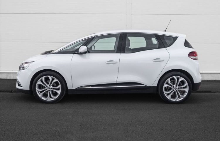 Osta kasutatud Renault Scenic 2017 värv valge Tallinnas