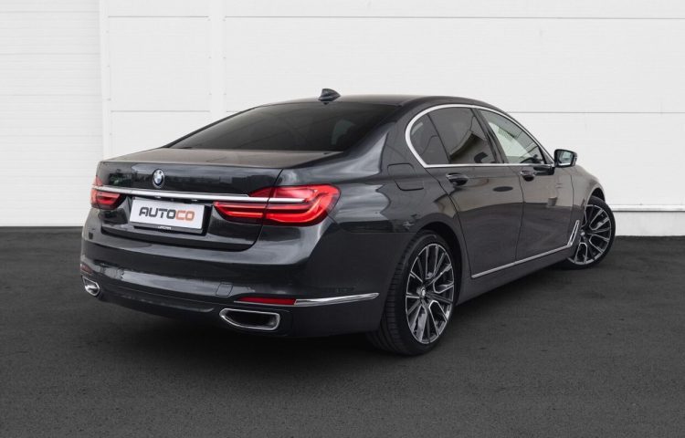 Osta kasutatud BMW 7 seeria: 730 2017 värv tumehall Tallinnas