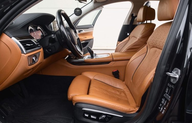 Osta kasutatud BMW 7 seeria: 730 2017 värv tumehall Tallinnas
