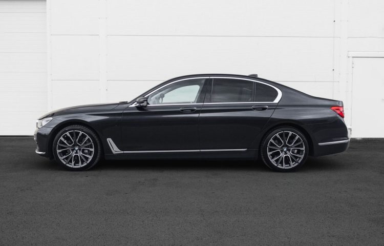 Osta kasutatud BMW 7 seeria: 730 2017 värv tumehall Tallinnas