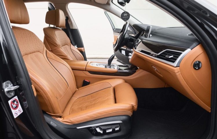 Osta kasutatud BMW 7 seeria: 730 2017 värv tumehall Tallinnas