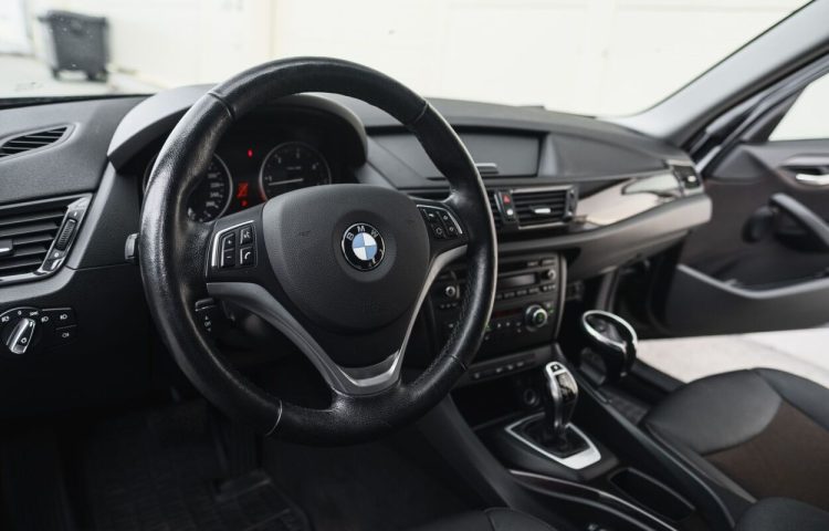 Osta kasutatud BMW X1 2012 värv must Tallinnas