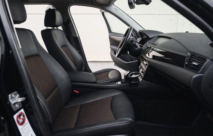 Osta kasutatud BMW X1 2012 värv must Tallinnas