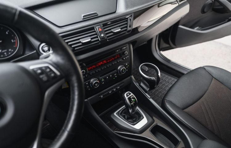 Osta kasutatud BMW X1 2012 värv must Tallinnas