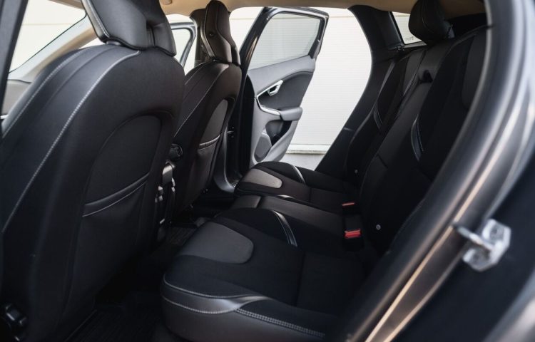 Osta kasutatud Volvo V40 2014 värv tumehall Tallinnas
