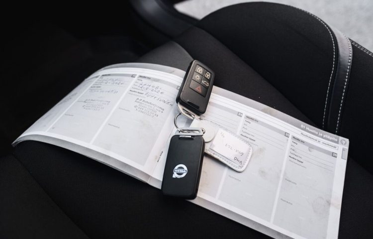 Osta kasutatud Volvo V40 2014 värv tumehall Tallinnas