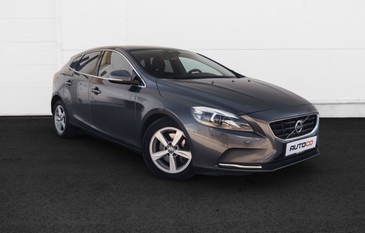 Osta kasutatud Volvo V40 2014 värv tumehall Tallinnas